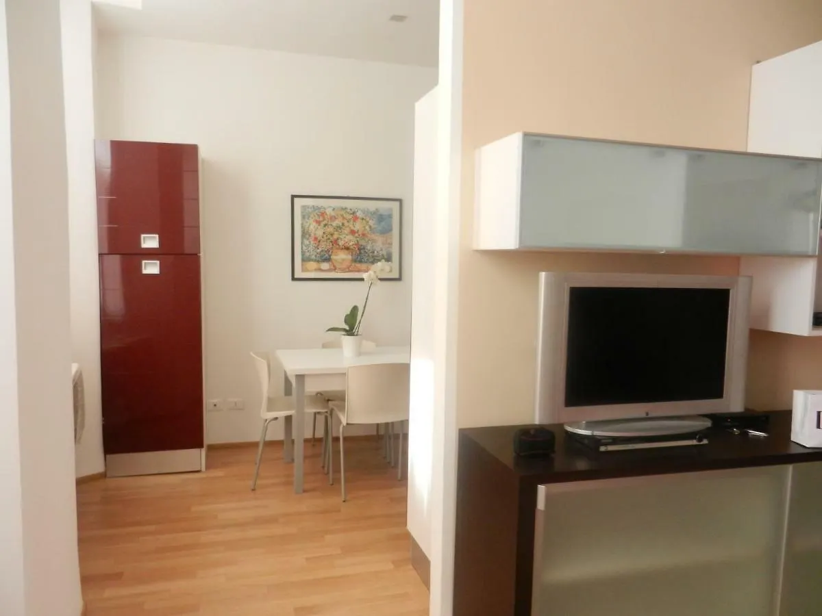 Central Guesthouse Специя